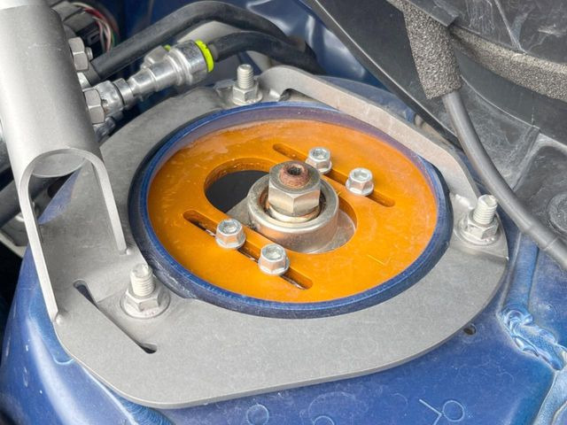 �yOHLINS�ԍ����z�㎿�ȏ��S�n�ƁA��z�����^���\�͂���؂̑Ë������ɋ���������OHLINS����