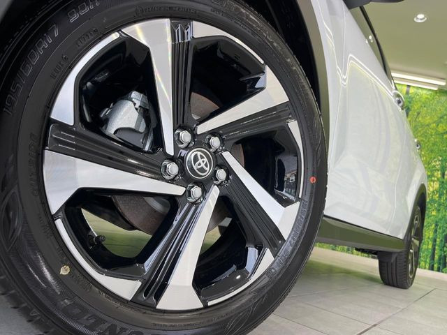 �y����17�C���`�A���~�z�C�[���z�O�ςɃ}�b�`���������A���~�z�C�[���𑕒����Ă���܂��B�e��ЊO�A���~�z�C�[����A�X�^�b�h���X�^�C�����戵�����Ă���܂��B���񂲑��k����������