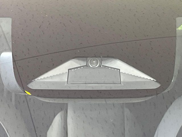 【ホンダセンシング】走行中に前方の車両等を認識し、衝突しそうな時は警報とブレーキで衝突回避と被害軽減をアシスト。より安全にドライブをお楽しみいただけます。