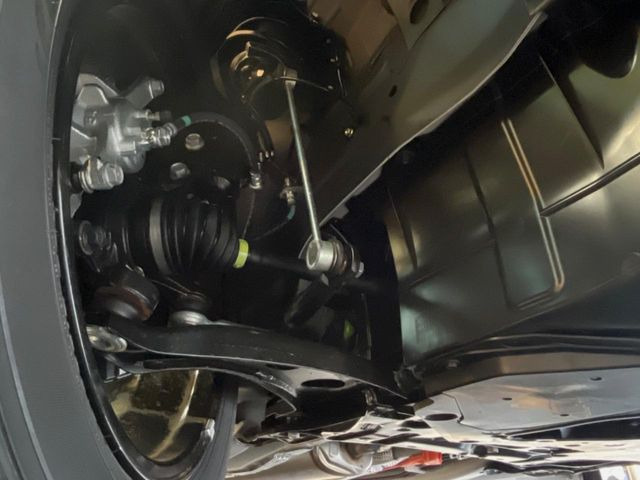 お車を安心してお乗りいただく為には、足回りの定期点検が欠かせません。サービスサポート(有償保証)では無料点検もご提供しており、安心のカーライフをお過ごしいただけるサポート体制が整っています。