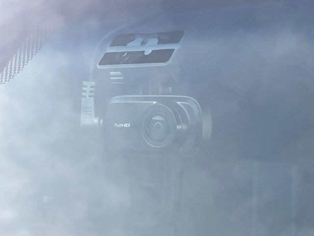 【ドライブレコーダー】ドライブレコーダー装備!走行中はもちろん、あおり運転や事故に遭遇した際、映像で記録し、万一のリスクに備えます。※記録用SDカードはお客様ご自身でご準備いただく必要があります。