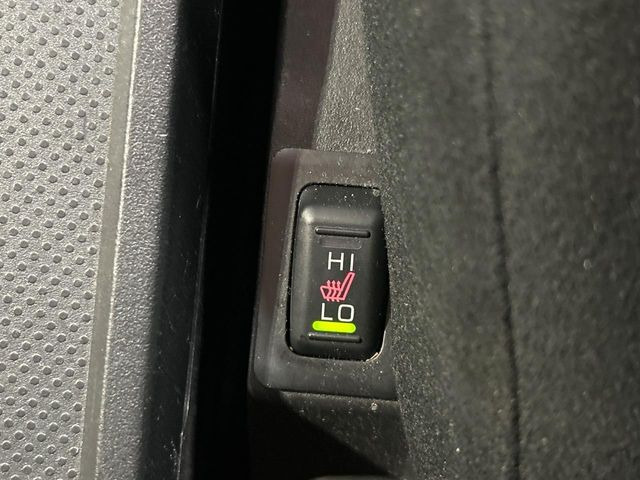【シートヒーター】寒い日に重宝するシートヒーター!エアコンより早く温まってくれるので寒がりの人も安心ですね♪エアコンの温風は乾燥するから苦手、という方にもをおすすめです。