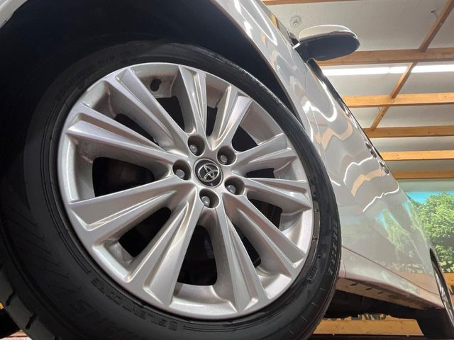 �y����18�C���`�A���~�z�C�[���z�O�ςɃ}�b�`���������A���~�z�C�[���𑕒����Ă���܂��B�e��ЊO�A���~�z�C�[����A�X�^�b�h���X�^�C�����戵�����Ă���܂��B���񂲑��k����������