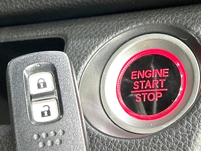 �yHonda�X�}�[�g�L�[�z�J�o����|�P�b�g�ɓ��ꂽ�܂܂ł��h�A�̎{���E�������\�ȃX�}�[�g�L�[�𑕔��B�G���W���̃I���E�I�t�����J�M�����o���K�v����������Ƃ��Ă��֗��ł���