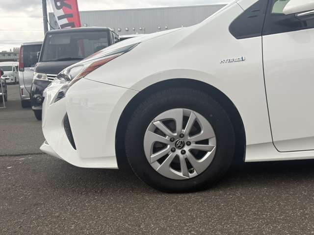 プリウス1.8 S E-Four 4WD