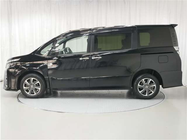 ヴォクシー2.0 ZS 煌III 4WD