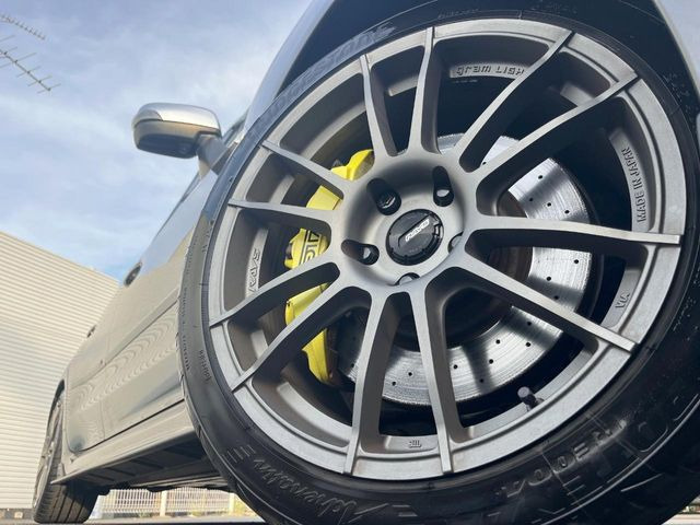 �yRAYS��18�C���`�A���~�z�C�[���z��l�C���[�J�[�̃z�C�[���𑕔���y�ʁE���d�x�̃A���~�z�C�[���́A�n���h�����O�E�����ȂǁA����̎������サ�Ă���܂���