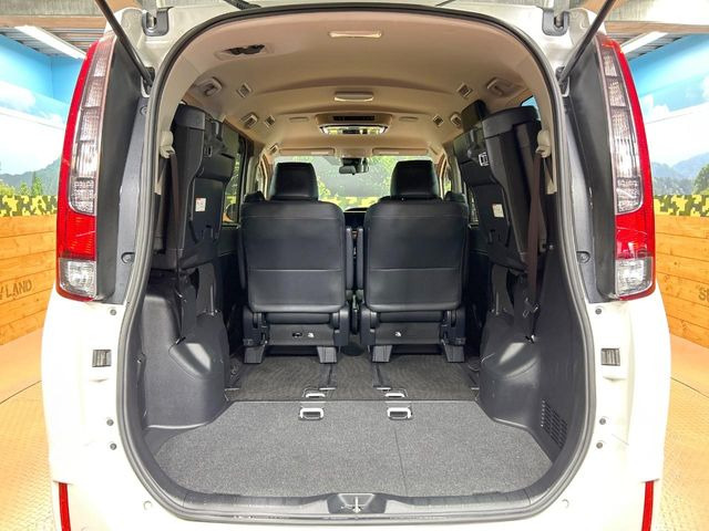 普段のお買い物や通勤、送迎等に十分な荷室スペースを確保しております。セカンドシートを倒すと、大きな荷物の積載も可能です♪