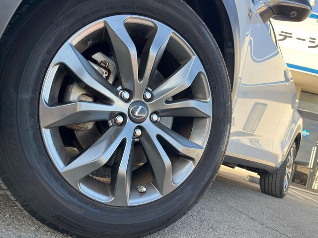�y����18�C���`�A���~�z�C�[���z�O�ςɃ}�b�`���������A���~�z�C�[���𑕒����Ă���܂��B�e��ЊO�A���~�z�C�[����A�X�^�b�h���X�^�C�����戵�����Ă���܂��B���񂲑��k����������