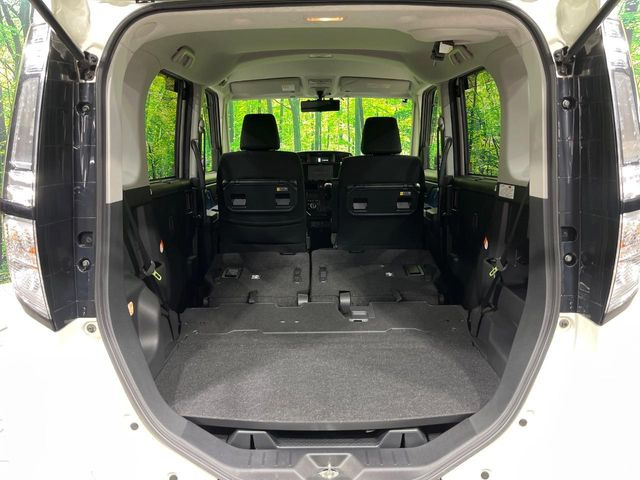普段のお買い物や通勤、送迎等に十分な荷室スペースを確保しております。セカンドシートを倒すと、大きな荷物の積載も可能です♪