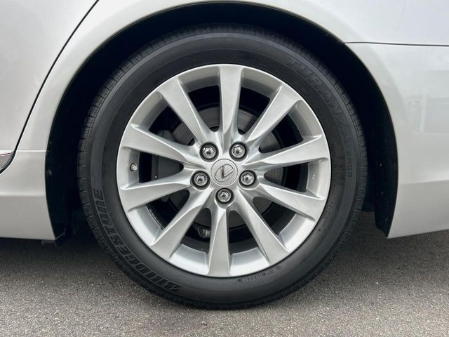�y����18�C���`�A���~�z�C�[���z�O�ςɃ}�b�`���������A���~�z�C�[���𑕒����Ă���܂��B�e��ЊO�A���~�z�C�[����A�X�^�b�h���X�^�C�����戵�����Ă���܂��B���񂲑��k����������