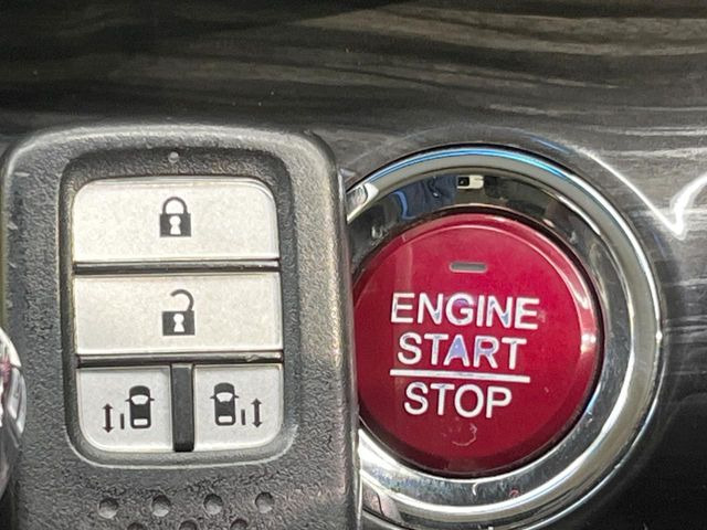 �yHonda�X�}�[�g�L�[�z�J�o����|�P�b�g�ɓ��ꂽ�܂܂ł��h�A�̎{���E�������\�ȃX�}�[�g�L�[�𑕔��B�G���W���̃I���E�I�t�����J�M�����o���K�v����������Ƃ��Ă��֗��ł���