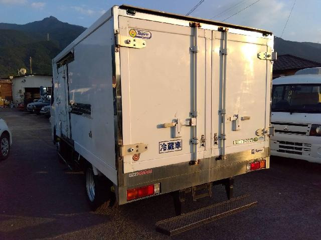キャンター冷蔵冷凍車