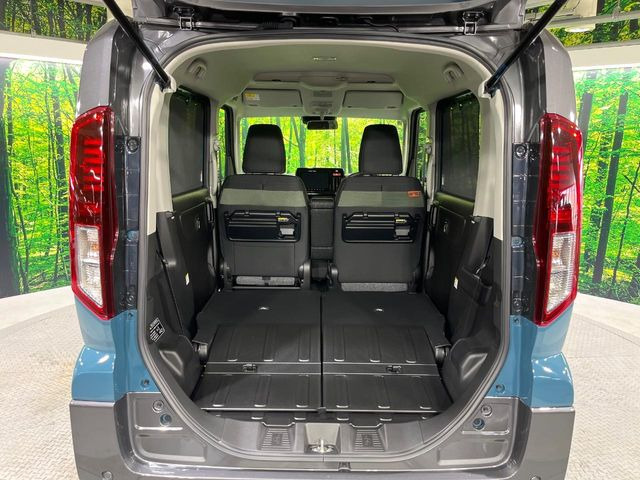 普段のお買い物や通勤、送迎等に十分な荷室スペースを確保しております。セカンドシートを倒すと、大きな荷物の積載も可能です♪