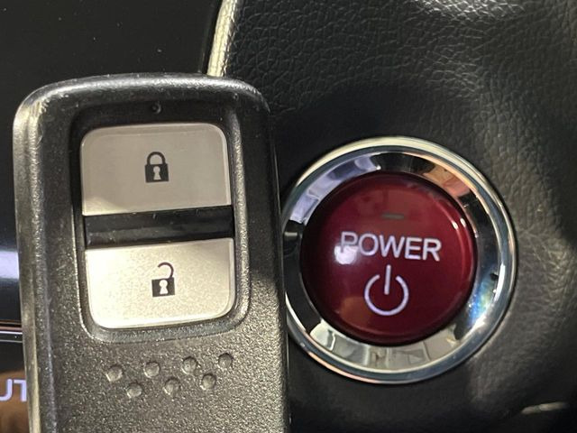 �yHonda�X�}�[�g�L�[�z�J�o����|�P�b�g�ɓ��ꂽ�܂܂ł��h�A�̎{���E�������\�ȃX�}�[�g�L�[�𑕔��B�G���W���̃I���E�I�t�����J�M�����o���K�v����������Ƃ��Ă��֗��ł���