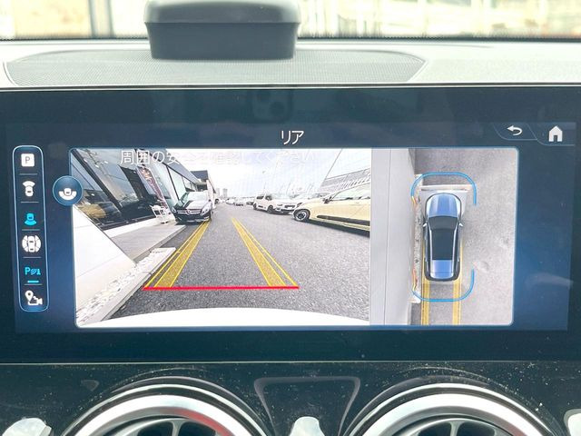 ���p�m���~�b�N�r���[���j�^�[:��p�̃J�����ɂ��A�ォ�猩���낵���悤�Ȏ��_��360�x�N���}�̎��͂��m�F���邱�Ƃ��ł��܂������p�������m�F���₷���A�����ꏊ�ł̐؂�Ԃ��⒓�Ԃ��X���[�Y�ɍs���܂��B