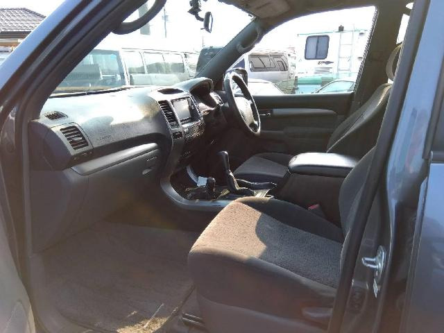 ランドクルーザープラド3.0 TX ディーゼル 4WD