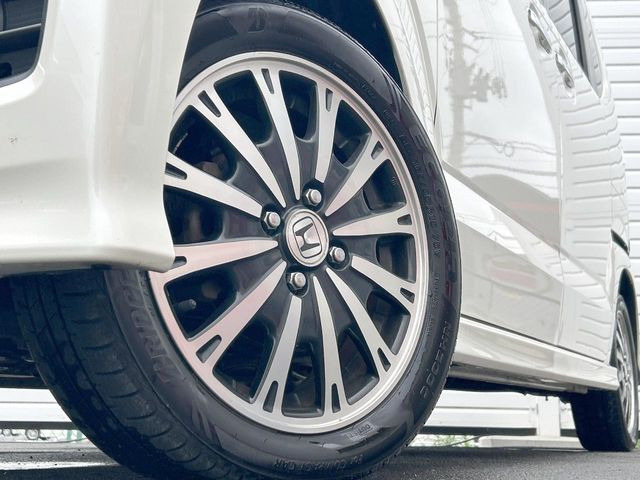 �y����15�C���`�A���~�z�C�[���z�O�ςɃ}�b�`���������A���~�z�C�[���𑕒����Ă���܂��B�e��ЊO�A���~�z�C�[����A�X�^�b�h���X�^�C�����戵�����Ă���܂��B���񂲑��k����������