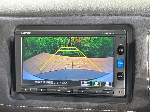 【バックカメラ】駐車時に後方がリアルタイム映像で確認できます。大型商業施設や立体駐車場での駐車時や、夜間のバック時に大活躍!運転スキルに関わらず、今や必須となった装備のひとつです!