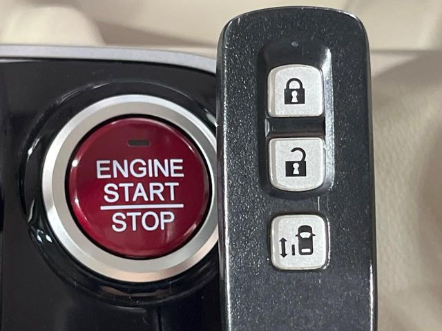 �yHonda�X�}�[�g�L�[�z�J�o����|�P�b�g�ɓ��ꂽ�܂܂ł��h�A�̎{���E�������\�ȃX�}�[�g�L�[�𑕔��B�G���W���̃I���E�I�t�����J�M�����o���K�v����������Ƃ��Ă��֗��ł���