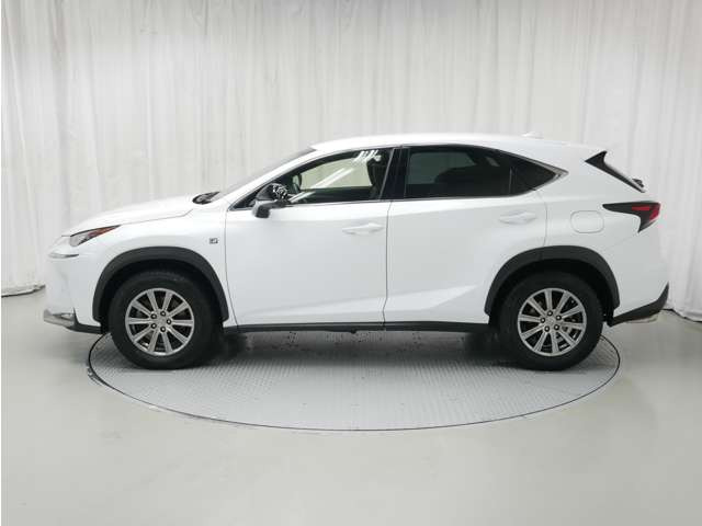 NX200t Fスポーツ 4WD
