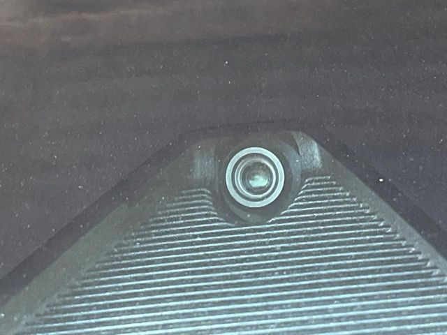 【スマートブレーキサポート】走行中に前方の車両等を認識し、衝突しそうな時は警報とブレーキで衝突回避と被害軽減をアシスト。より安全にドライブをお楽しみいただけます。