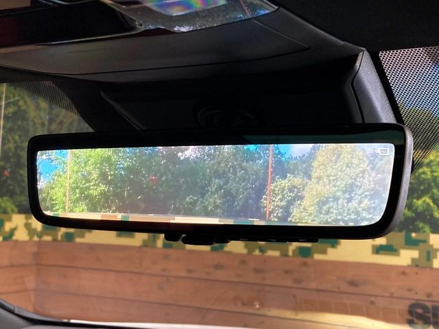 【デジタルインナーミラー】後席の大きな荷物や同乗者で後方が確認しづらい時でも安心!カメラが撮影した車両後方の映像をルームミラー内に表示。クリアな視界で状況の確認が可能です!