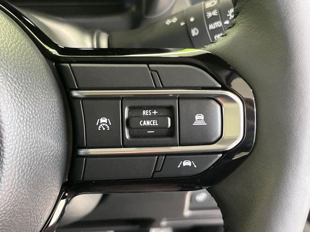 【アダプティブクルーズコントロール】高速道路での長距離走行が楽に!!自動で速度を保つクルーズコントロールが、衝突軽減システムと連携し、前方の車両を感知して車間を保つように速度調節してくれます!!