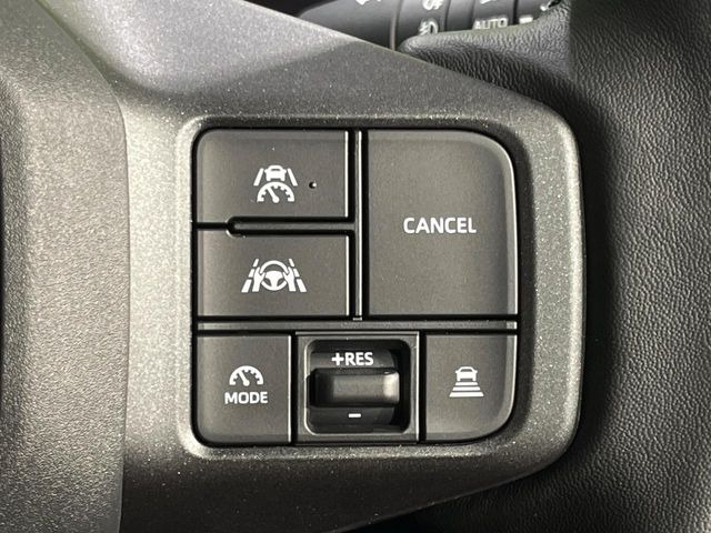 【レーダークルーズコントロール】高速道路での長距離走行が楽に!!自動で速度を保つクルーズコントロールが、衝突軽減システムと連携し、前方の車両を感知して車間を保つように速度調節してくれます!!