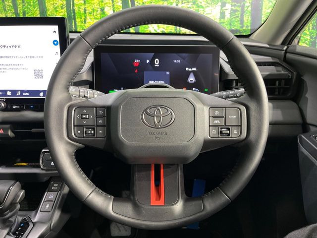 【ステアリングヒーター】冬場に冷たくなりやすい革巻きステアリングを、スイッチ一つで素早く適温に!エアコンよりも早く温まってくれるので、寒い日の運転も快適になりますね♪