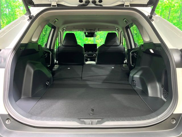 積み下ろしのしやすいデッキにはたっぷりと荷物を積み込んでいただけます。遊びから仕事まで、様々なシーンで頼れます♪