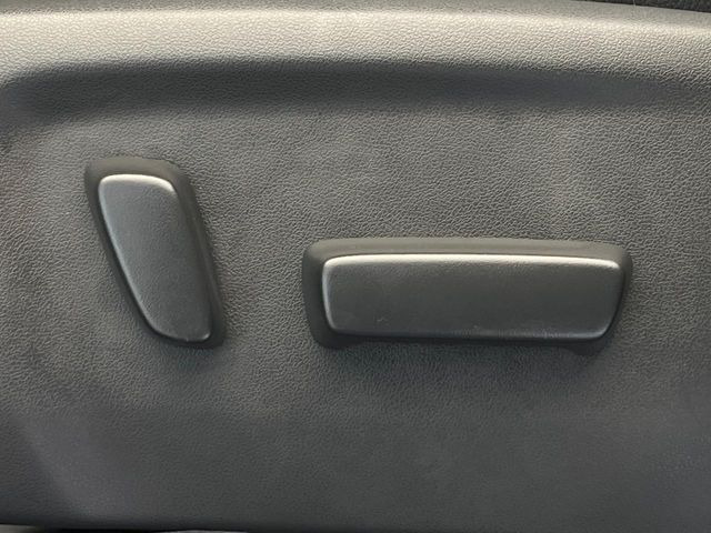 【パワーシート】スイッチ一つで簡単にシートの微調整が可能!電動だから力もいりません!快適なシートポジションにセットして、快適なドライブをお楽しみください。