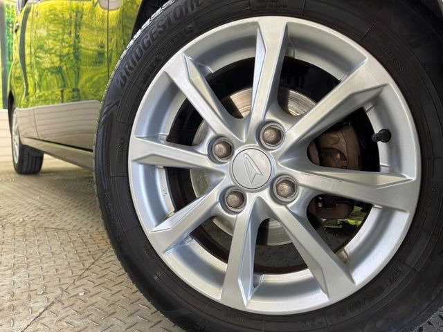 �y����14�C���`�A���~�z�C�[���z�O�ςɃ}�b�`���������A���~�z�C�[���𑕒����Ă���܂��B�e��ЊO�A���~�z�C�[����A�X�^�b�h���X�^�C�����戵�����Ă���܂��B���񂲑��k����������
