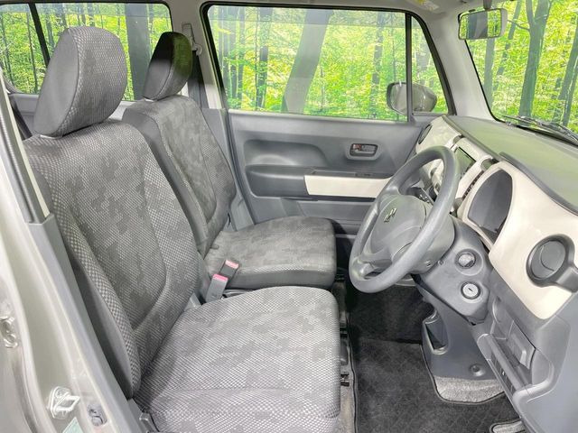 運転席シート廻りは使用感も少なく、良好な状態となっています。丁寧に使われていたことがよくわかりますね。