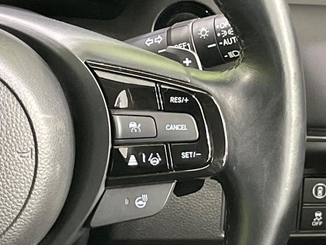 【アダプティブクルーズコントロール】高速道路での長距離走行が楽に!!自動で速度を保つクルーズコントロールが、衝突軽減システムと連携し、前方の車両を感知して車間を保つように速度調節してくれます!!