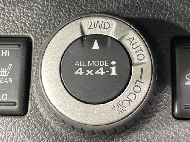 �y�I�[�����[�h4&times;4�z2WD/4WD���[�h����y�ɐ؂�ւ��\�B�R��d����2WD�A�X�^�b�N���ɖ𗧂�LOCK�AAUTO���[�h�ł�4WD�̔z���������Œ������A�H�ʏ󋵂��킸���肵��������T�|�[�g�B