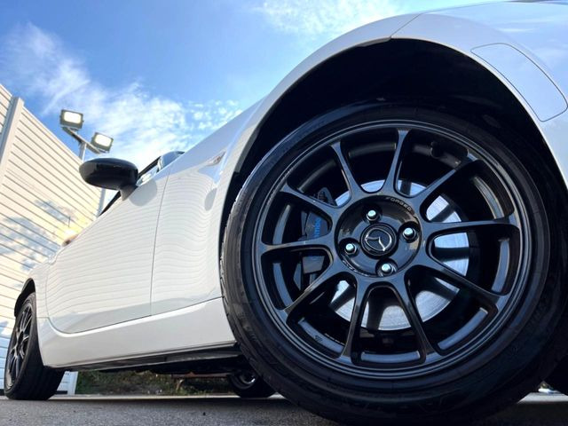 �y����16�C���`RAYS���A���~�z�C�[���z�O�ςɃ}�b�`���������A���~�z�C�[���𑕒����Ă���܂��B�e��ЊO�A���~�z�C�[����A�X�^�b�h���X�^�C�����戵�����Ă���܂��B���񂲑��k����������