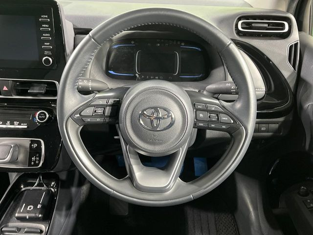 インテリアに合わせたデザインのステアリングは、運転される方のことも考え、運転しやすい形状、大きさです。是非一度、実際に触ってお確かめください。
