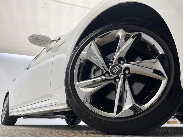 �y����18�C���`�A���~�z�C�[���z�O�ςɃ}�b�`���������A���~�z�C�[���𑕒����Ă���܂��B�e��ЊO�A���~�z�C�[����A�X�^�b�h���X�^�C�����戵�����Ă���܂��B���񂲑��k����������