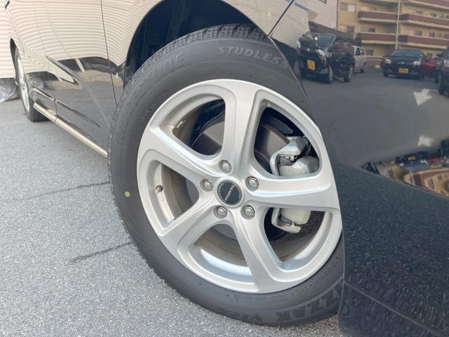 �y17�C���`�A���~�z�C�[���z�O�ςɃ}�b�`�����A���~�z�C�[���𑕒����Ă���܂��B�e��A���~�z�C�[����A�X�^�b�h���X�^�C�����戵�����Ă���܂��B���񂲑��k����������