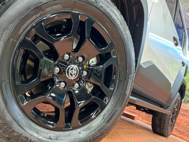 �y����18�C���`�A���~�z�C�[���z�O�ςɃ}�b�`���������A���~�z�C�[���𑕒����Ă���܂��B�e��ЊO�A���~�z�C�[����A�X�^�b�h���X�^�C�����戵�����Ă���܂��B���񂲑��k����������