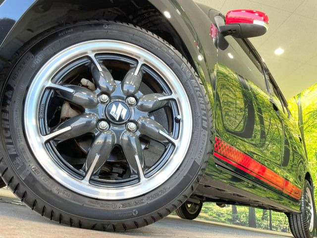 �y����15�C���`�A���~�z�C�[���z�O�ςɃ}�b�`���������A���~�z�C�[���𑕒����Ă���܂��B�e��ЊO�A���~�z�C�[����A�X�^�b�h���X�^�C�����戵�����Ă���܂��B���񂲑��k����������
