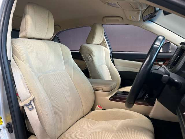 �^�]�Ȃ��L�X�Ƃ��Ă���^�]���₷�������������Ă��܂��������N���[�j���O�����{�ς݂ł��B