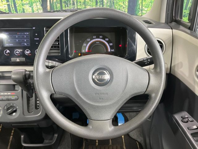�C���e���A�ɍ��킹���f�U�C���̃X�e�A�����O�́A�^�]�������̂��Ƃ��l���A�^�]���₷���`��A�傫���ł��B�����x�A���ۂɐG���Ă��m���߂��������B