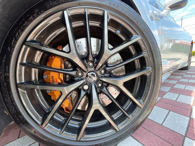 �y�O���[�h��p����20�C���`�A���~�z�C�[���z�f�U�C�����̍��������A���~�z�C�[���𑕒����Ă���܂��B�e��ЊO�A���~�z�C�[����A�X�^�b�h���X�^�C�����戵�����Ă���܂��B���񂲑��k����������