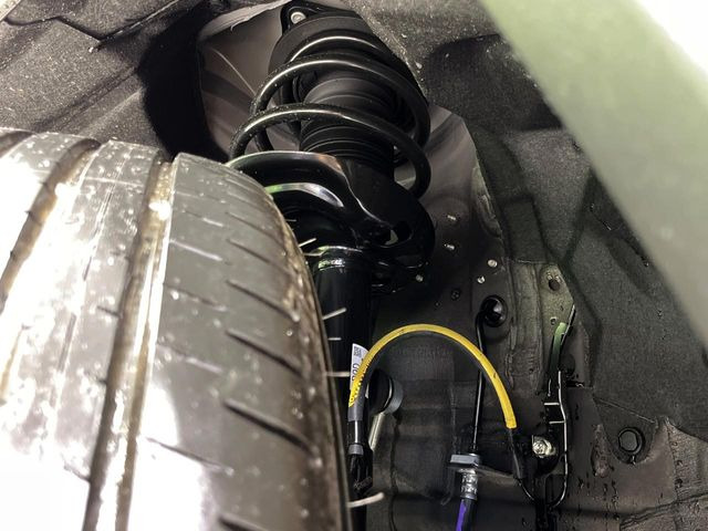 お車を安心してお乗りいただく為には、足回りの定期点検が欠かせません。サービスサポート(有償保証)では無料点検もご提供しており、安心のカーライフをお過ごしいただけるサポート体制が整っています。