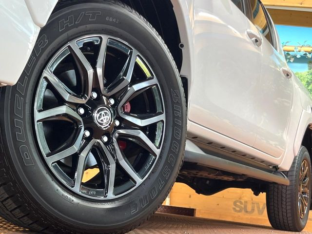 �y����18�C���`�A���~�z�C�[���z�O�ςɃ}�b�`���������A���~�z�C�[���𑕒����Ă���܂��B�e��ЊO�A���~�z�C�[����A�X�^�b�h���X�^�C�����戵�����Ă���܂��B���񂲑��k����������