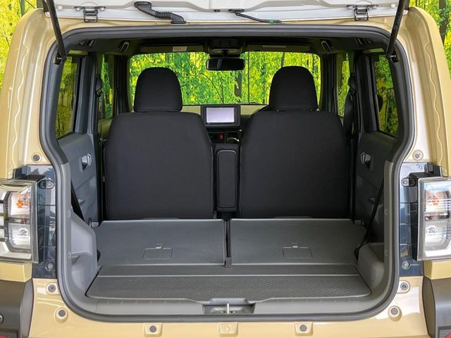 後席を格納すると、これだけの広さが!シーンに合わせたシートアレンジで、大きな荷物も積むことが出来ます♪