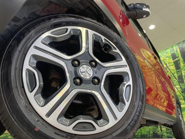 �y����15�C���`�A���~�z�C�[���z�O�ςɃ}�b�`���������A���~�z�C�[���𑕒����Ă���܂��B�e��ЊO�A���~�z�C�[����A�X�^�b�h���X�^�C�����戵�����Ă���܂��B���񂲑��k����������