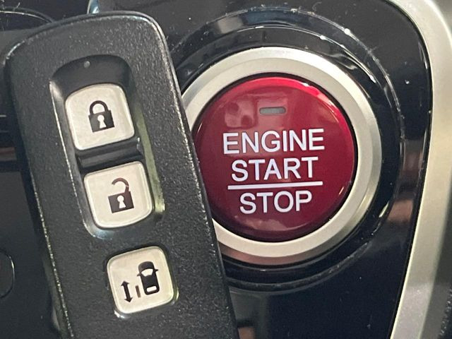 �yHonda�X�}�[�g�L�[�z�J�o����|�P�b�g�ɓ��ꂽ�܂܂ł��h�A�̎{���E�������\�ȃX�}�[�g�L�[�𑕔��B�G���W���̃I���E�I�t�����J�M�����o���K�v����������Ƃ��Ă��֗��ł���